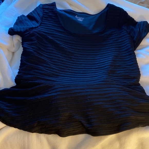 Lane Bryant Plus size 18/20 black short sleeve top with gathering at bottom - Picture 8 of 10